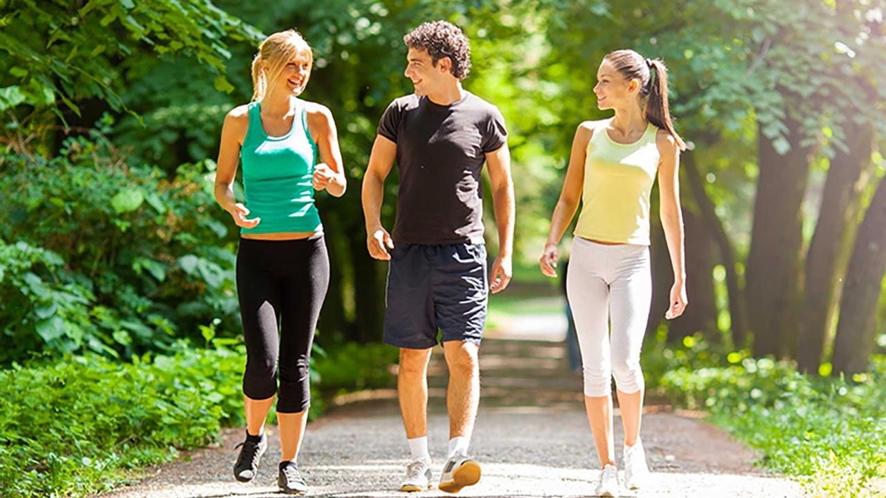 Đi bộ mỗi ngày: Bí quyết giữ cơ thể khỏe mạnh và tinh thần thư giãn